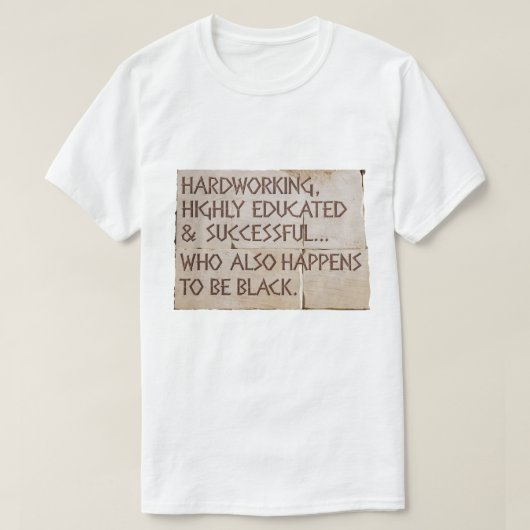 Hardwerkend, hoogopgeleid....zwart t-shirt (Design voorkant)