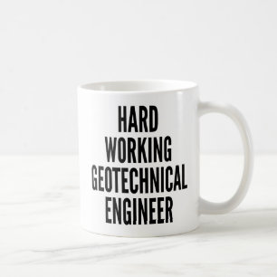 Hardwerkende geotechnisch ingenieur koffiemok
