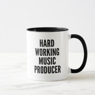 Hardwerkende muziekproducent mok