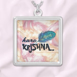 "Hare Krishna" Peacock Feather Hindu Zilver Vergulden Ketting<br><div class="desc">Introductie van de "Hare Krishna" Peacock Feather Hindu Silver Plated Ketting, een sierlijke uiting van geloof en stijl. Dit prachtige ketting is voorzien van een delicate hanger versierd met een pauwenveer ontwerp, symboliseert de goddelijke aanwezigheid van Lord Krishna. Gemaakt van hoogwaardig verzilverd materiaal, straalt het elegantie en spirituele betekenis uit,...</div>