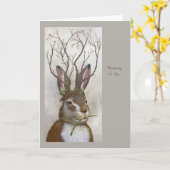 Hare met een twijg denken aan je kaart (Gele Bloem)