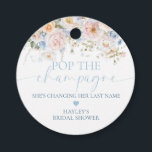 Hargrove Blauw Bloemendessert De Champagne Bruilof Bedankjes Labels<br><div class="desc">Deze maken de champagne open ze gaat haar meisjesnaam veranderen bruidsdouche favor tags hebben een stoffig blauwe bloemendesign.  De schriftkop is een afbeelding die niet kan worden bewerkt. Alle andere tekst is volledig aanpasbaar. Voor meer geavanceerde aanpassingen van dit ontwerp,  klikt u eenvoudig op de knop "Aanpassen" hierboven.</div>