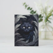 Harige zwarte kat tussen de bladeren briefkaart (Staand voorkant)