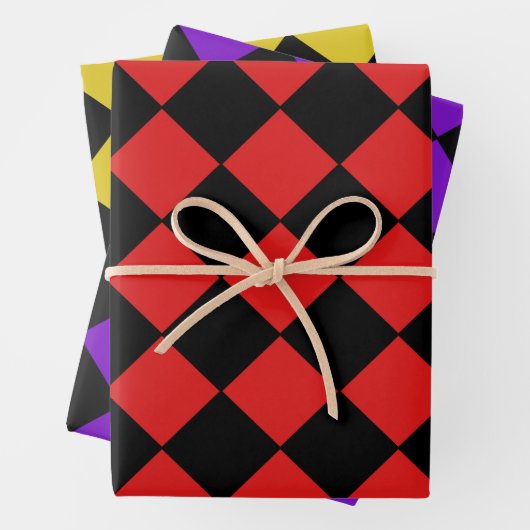 Harlequin Diamond Pattern in Red Paars and Yellow Inpakpapier Vel (In situ)