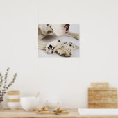 Harlequin Great Dane puppy slaapt op moeders Poster (Keuken)