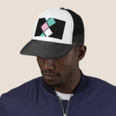 Harlequin Trucker Hat (Zwart, Aqua & Roze) Pet (In situ)