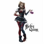 Harley Quinn met Fuzzy Dice Staand Fotobeeldje<br><div class="desc">Batman: Arkham Knight | Bekijk deze karakterkunst van Harley Quinn die met een paar paarse doeken poselt.</div>