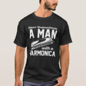 Harmonicist Never Underestimate A Man With A Harmo T-shirt (Voorkant)