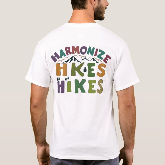 Harmonize Hikes" beeldt een majestueuze berglanden T-shirt (Achterkant)