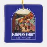Harpers Ferry West Virginia Travel Art Vintage Keramisch Ornament<br><div class="desc">Harpers Ferry retro vector reisontwerp. Harpers Ferry is een plaats in de Amerikaanse staat West Virginia. De route slingert door het Harpers Ferry National Historical Park,  dat 19e-eeuwse gebouwen heeft.</div>