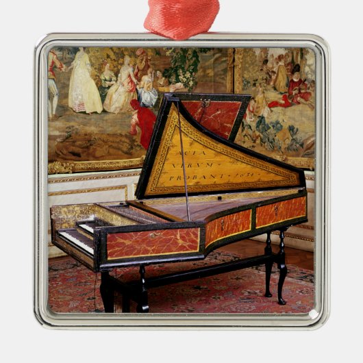 Harpsichord, 1634 metalen ornament (Voorkant)