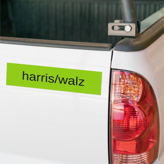 Harris en Walz Zomer 2024 Groene Woonwijk Bumpersticker (Op Truck)