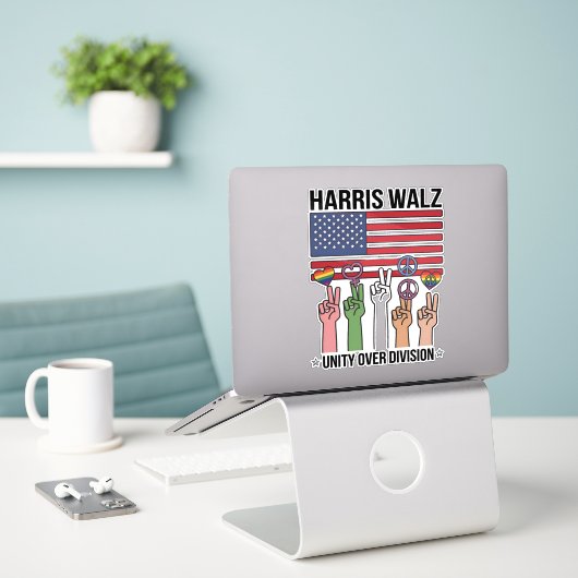 Harris Waltz 2024 Eenheid over Divisie Sticker (Laptop op bureau)