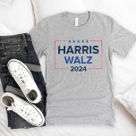 Harris Walz 2024 Verkiezing Grijze Mannen<br><div class="desc">Kamala Harris voor President en Tim Walz voor vice-President 2024 Amerikaanse presidentsverkiezingen Grijze Mannen T-shirt. Eenvoudig en modern design in marineblauwe en rode kleuren met sterren en strepen accenten.</div>