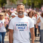 Harris Walz 2024 Verkiezingen Witte Mannen T-shirt<br><div class="desc">Kamala Harris voor President en Tim Walz voor Vice President 2024 Amerikaanse presidentsverkiezingen White Fleck Mannen T-Shirt. Eenvoudig en modern design in rode,  koningsblauwe en marineblauwe kleuren met sterren en strepen accenten.</div>