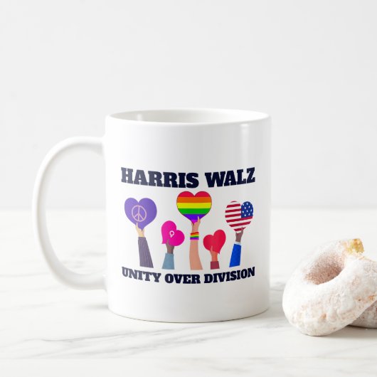 Harris Walz Unity over de divisie LGBTQ Dark Blue Koffiemok (Met donut)