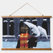 HARRY POTTER™ & Hedwig in de sneeuw Hangend Wandkleed (Voorkant)