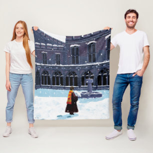 HARRY POTTER™ & Hedwig in HOGWARTS™ Courtyard Fleece Deken