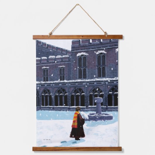 HARRY POTTER™ & Hedwig in HOGWARTS™ Courtyard Hangend Wandkleed (Voorkant)