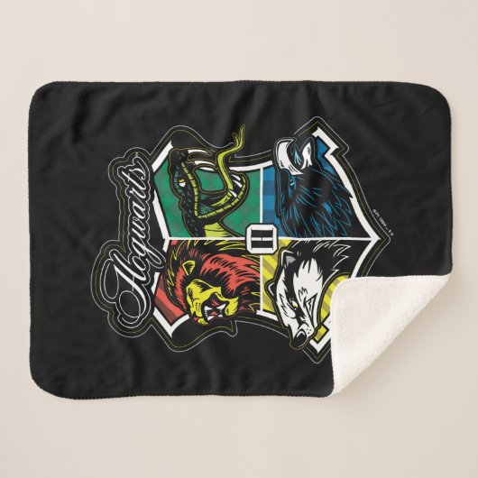 HARRY POTTER™ | HOGWARTS™ Athletic Badge Sherpa Deken (Voorkant (horizontaal))