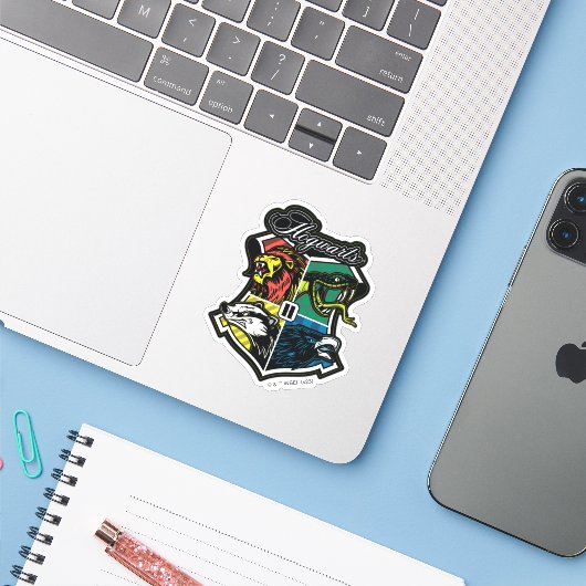 HARRY POTTER™ | HOGWARTS™ Athletic Badge Sticker (Laptop met iPhone)