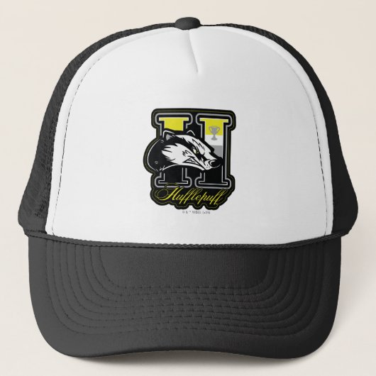 HARRY POTTER™ | HUFFLEPUFF™ Athletic Badge Trucker Pet (Voorkant)