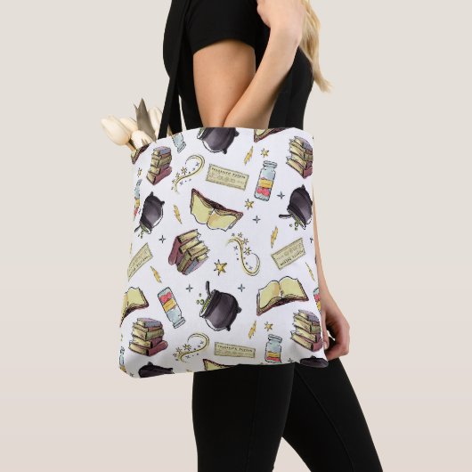 HARRY POTTER™ Spells & Books Pattern Tote Bag (Dichtbij)