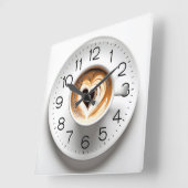 Hart cappuccino in witte beker vierkante klok (Hoek)