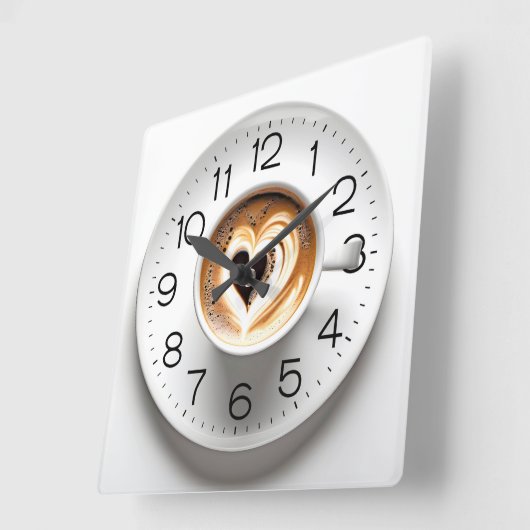 Hart cappuccino in witte beker vierkante klok (Hoek)