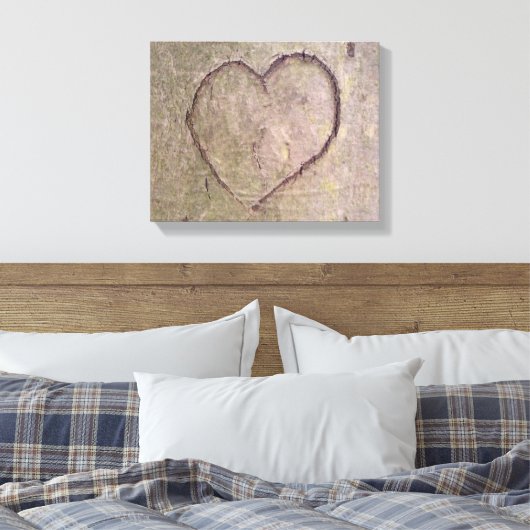 Hart dat in een boom is gekapt canvas afdruk (Insitu (Slaapkamer))