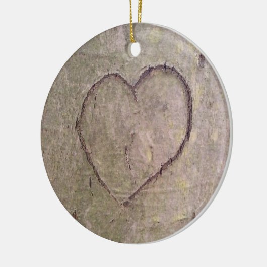Hart dat in een boom is gekapt keramisch ornament (Links)