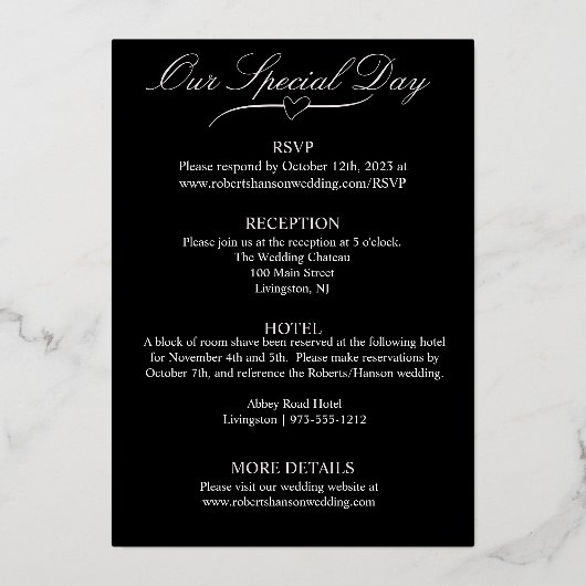 Hart- en Roos-bloemen, legant zwart huwelijk Folie Uitnodiging (Achterkant)