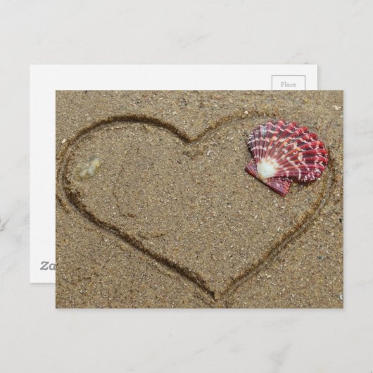 hart en schelp op strand briefkaart (Voorkant / Achterkant)