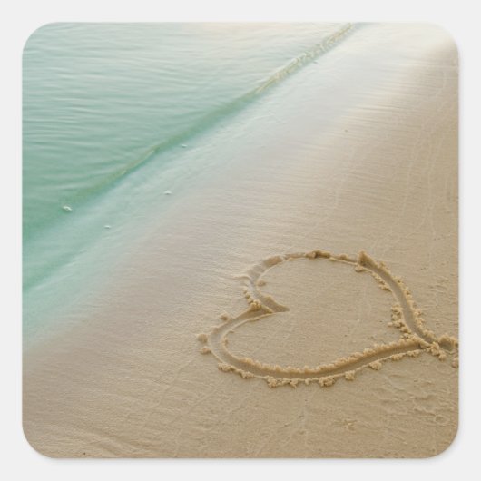 Hart gekaard in de zand vierkante Sticker (Voorkant)