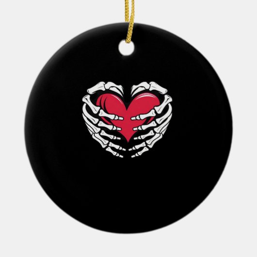 Hart in skeletale handen Klassiek Keramisch Ornament (Voorkant)