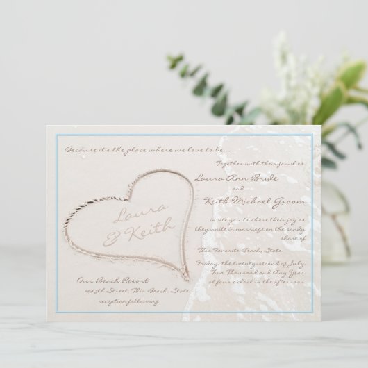 Hart in Zand Beach Bruiloft Kaart (Staand voorkant)