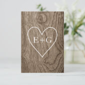 Hart met initialen houtnerf rustieke bruiloft RSVP Kaartje (Staand voorkant)