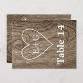 Hart met initialen op houten huwelijkstafelnummer briefkaart (Voorkant / Achterkant)