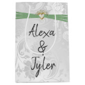 Hart met Sage Groen Lint Op Damast Medium Cadeauzakje (Voorkant)