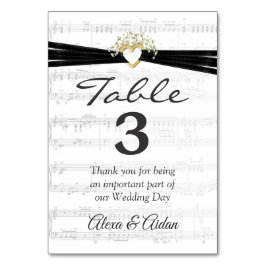 Hart met zwart lint op vel muziek kaart