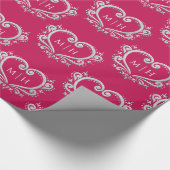 Hart monogram goud op bessen rode bruiloft cadeaupapier (Hoek)