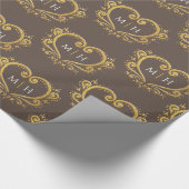 Hart monogram goud op donkerbruine bruiloft cadeaupapier (Hoek)