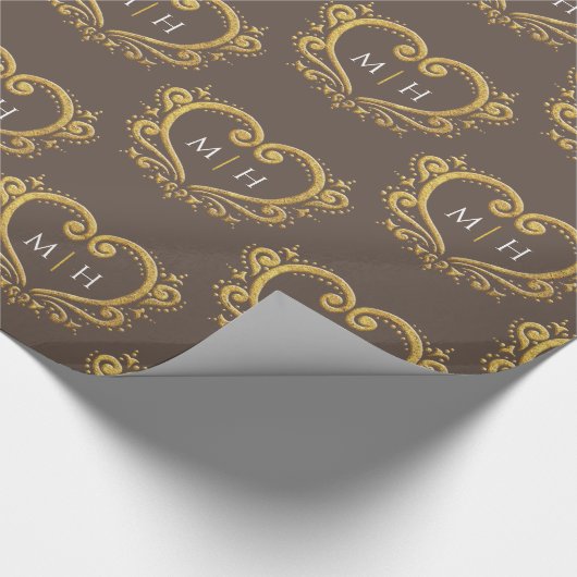 Hart monogram goud op donkerbruine bruiloft cadeaupapier (Hoek)