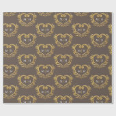 Hart monogram goud op donkerbruine bruiloft cadeaupapier (Vlak)