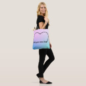 Hart omtrek en pastelkleurig tas (Op model)