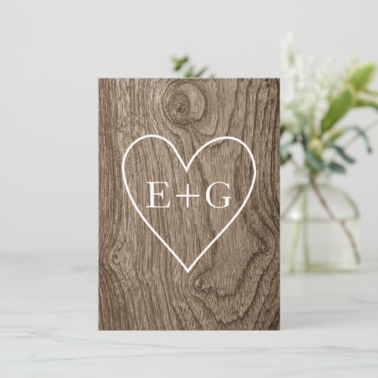 Hart op hout rustieke bruiloft Save the Date (Staand voorkant)