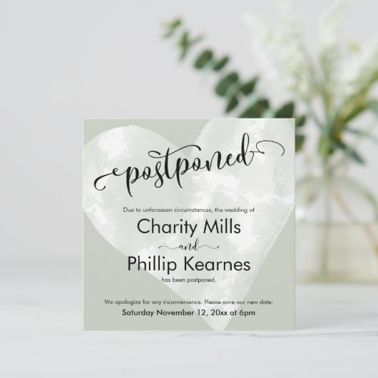 Hart op Sage Green Uitgestelde bruiloft aankondigi (Staand voorkant)