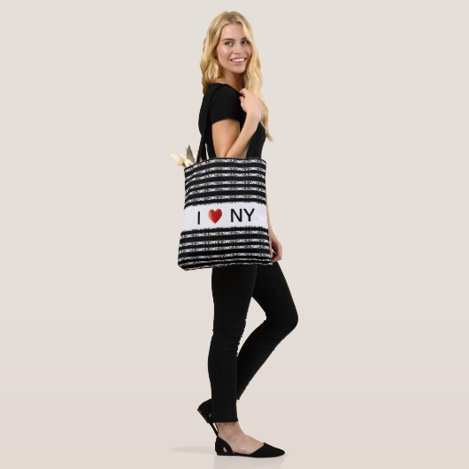 Hart op stijlvol zwart-wit gestreept patroon tote bag (Op model)