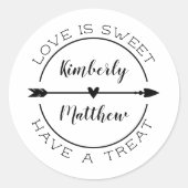 Hart & Pijl Liefde Is Lief Bruiloft Favor Ronde Sticker (Voorkant)