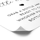 Hart Script Baby shower Fles Chug Game Sign Poster (Hoek)